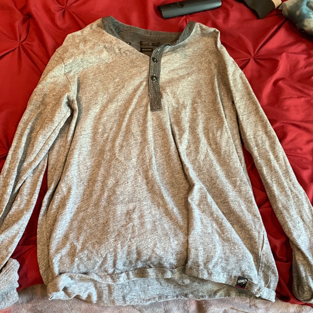 long sleeve gray knit shirt